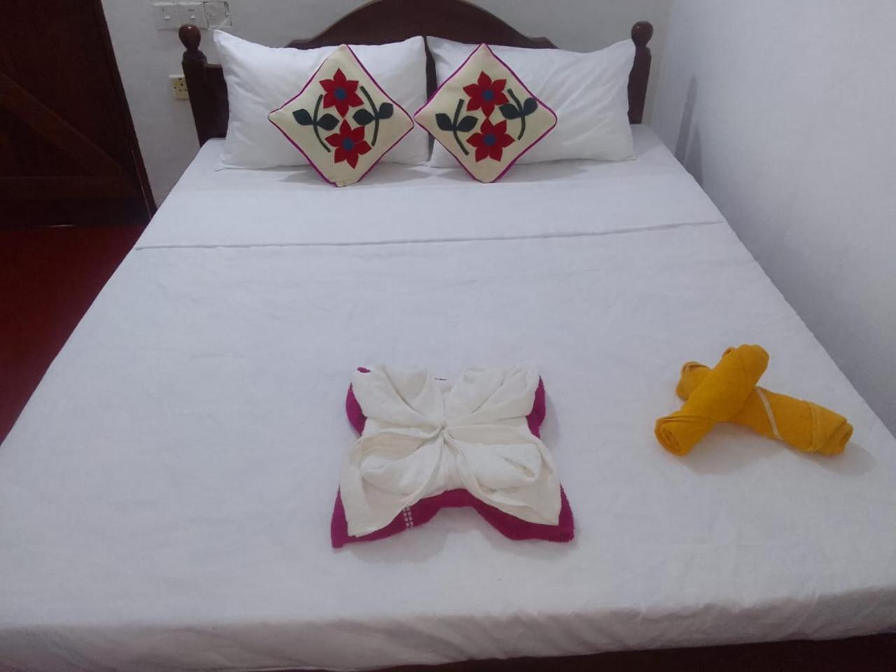 Winstar Homestay 锡吉里亚 外观 照片