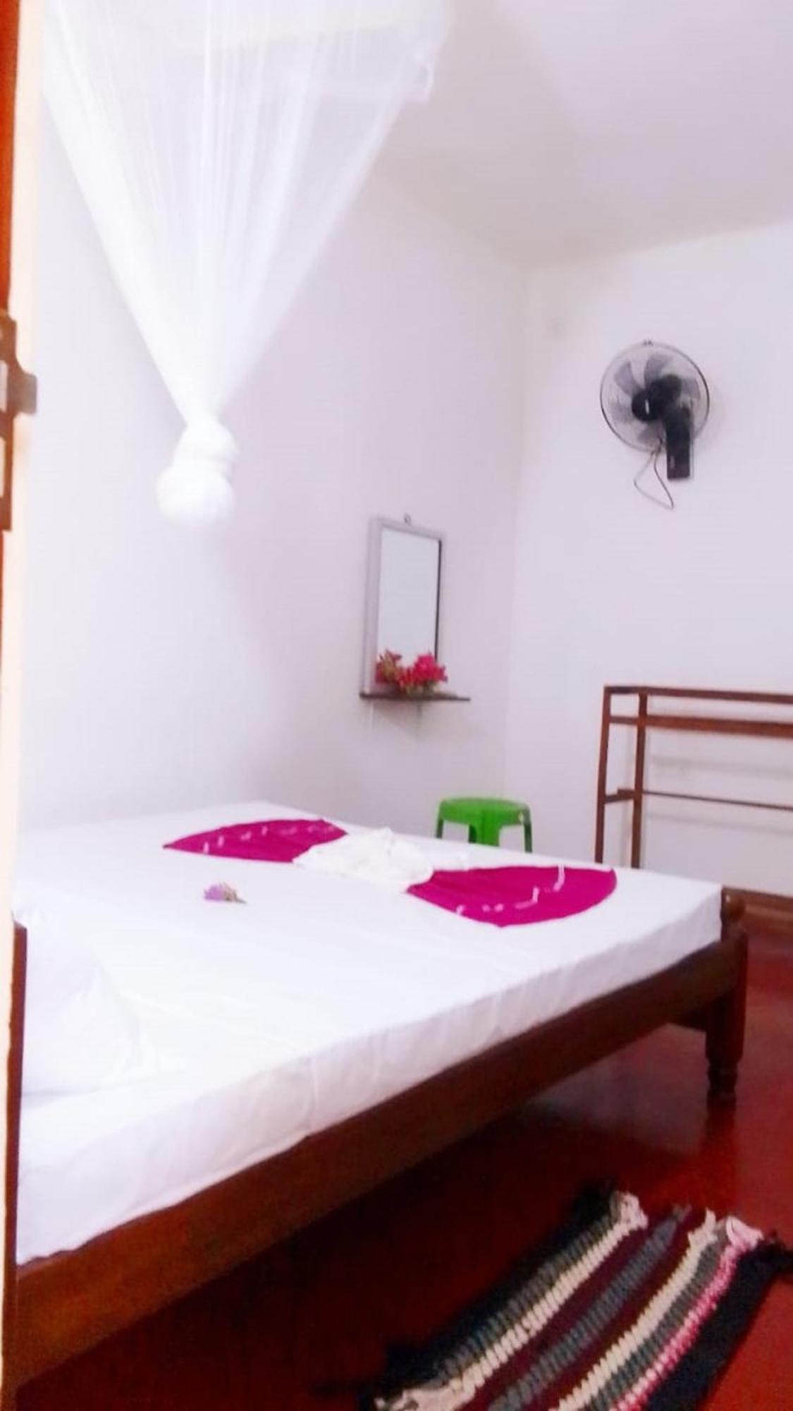 Winstar Homestay 锡吉里亚 外观 照片